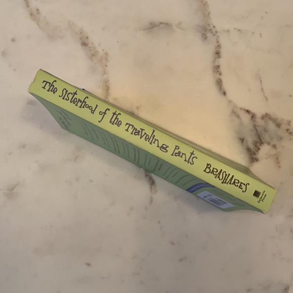 The sisterhood of the traveling pants Ann Brashares book - Picture 2 of 3